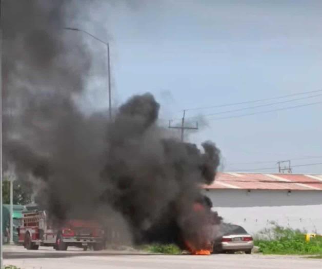 Arde vehículo en circulación Arde vehículo en circulación