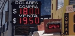 Dólar sigue a la baja; respira el consumidor