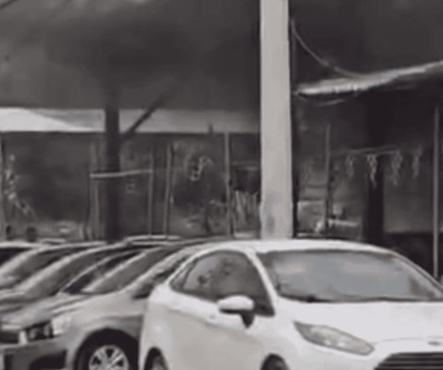 Hombres armados incendian lote de autos en Monterrey; matan a 4 Hombres armados incendian lote de autos en Monterrey; matan a 4