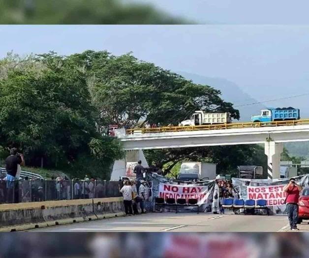 Protestan con bloqueos en Guerrero; urgen medicinas Protestan con bloqueos en Guerrero; urgen medicinas