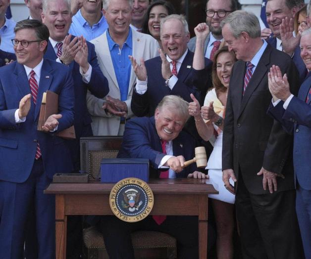 Trump promulga ley de recortes fiscales y gasto público en celebración del 4 de julio Trump promulga ley de recortes fiscales y gasto público en celebración del 4 de julio