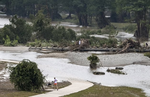 Al menos 14 menores, entre los 37 muertos por inundaciones repentinas en Texas