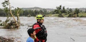 Al menos 15 menores entre los muertos por inundaciones repentinas en Texas