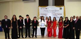 Gradúa generación con altos niveles educativos