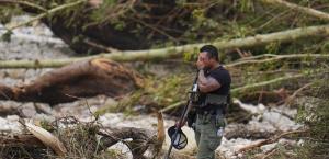 11 campistas y un guía de campamento siguen desaparecidos tras inundaciones en Texas