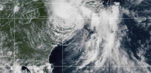 Decenas abandonan sus hogares en Carolina del Norte por inundaciones por remanentes de Chantal