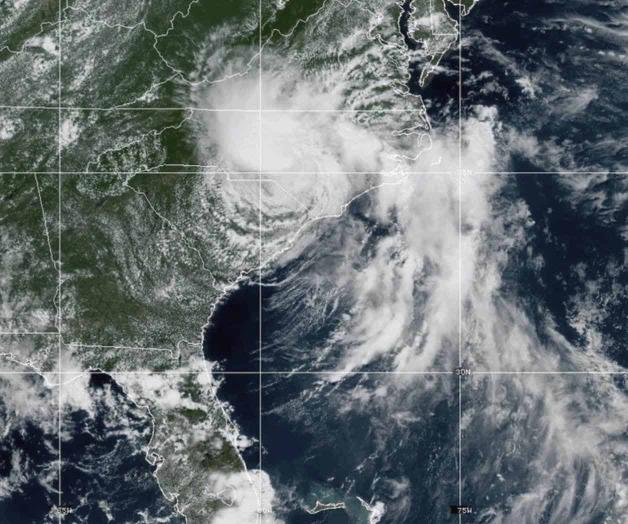 Decenas abandonan sus hogares en Carolina del Norte por inundaciones por remanentes de Chantal