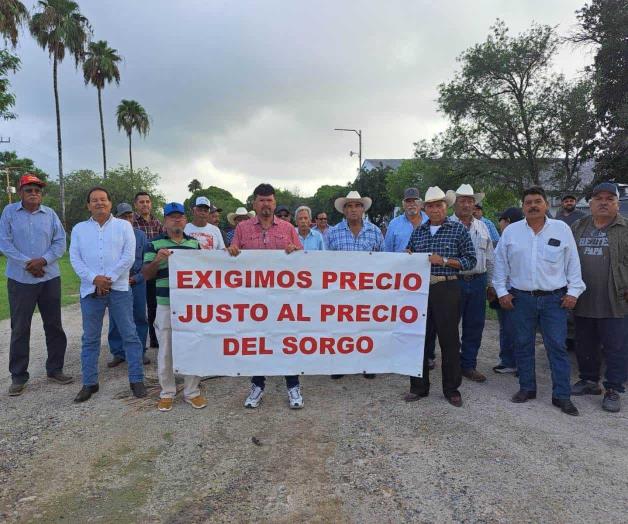 Bloquean campesinos el Puente Internacional Reynosa -Pharr