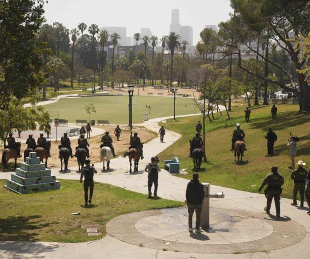 Guardia Nacional protege agentes de inmigración en redada en Los Ángeles Guardia Nacional protege agentes de inmigración en redada en Los Ángeles