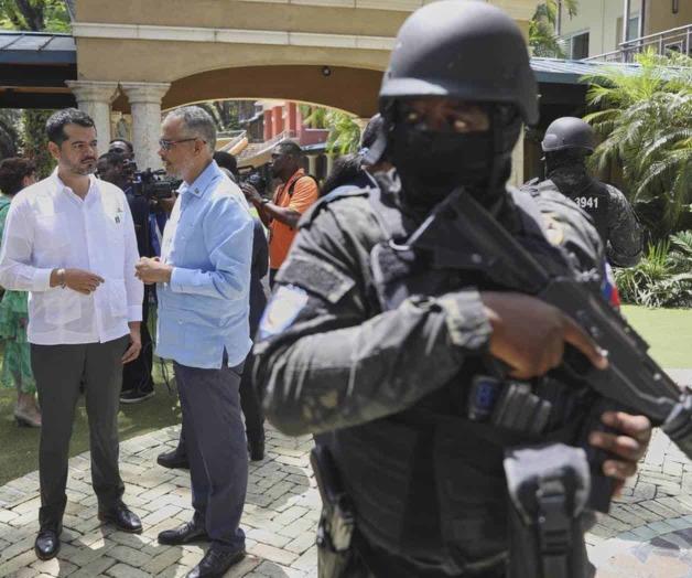 Pandillas incendian el famoso Hotel Oloffson en Hait&iacute;