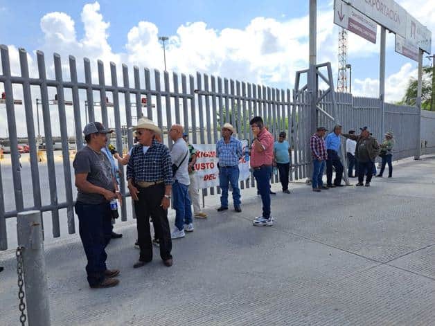 Bloquean campesinos Puente Reynosa-Pharr