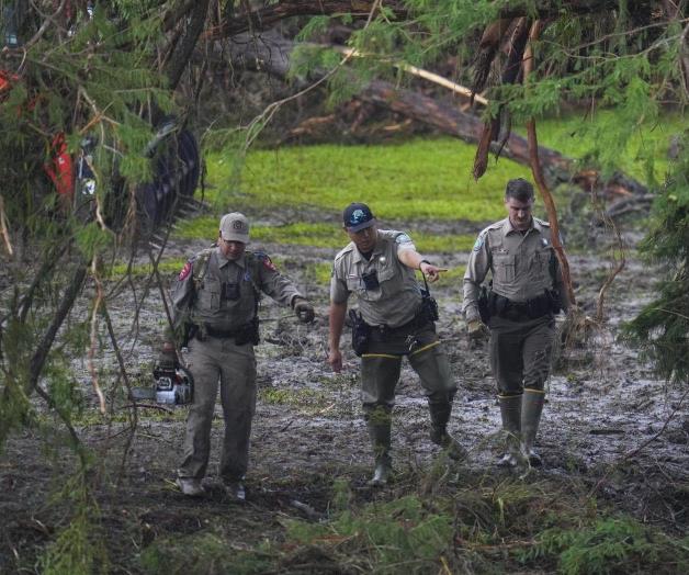 Aumenta a 104 el número de muertos por inundaciones en Texas durante el fin de semana