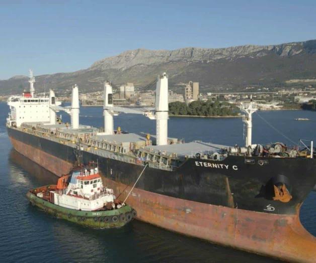 Rebeldes hut&iacute;es de Yemen atacan buque en el Mar Rojo