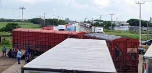 Paralizan bloqueos la economía local