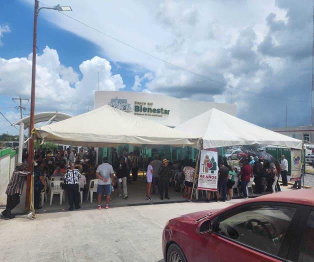 Apoyan a migrantes con tarjeta &acute;Bienestar Paisano&acute;