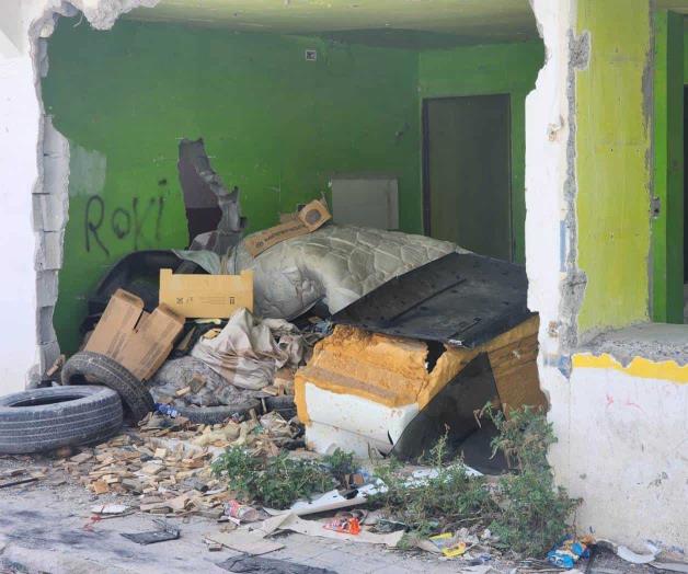 Convierten locales en basurero clandestino