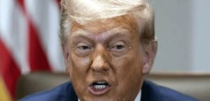 Afirma Trump que más cartas arancelarias llegarán hoy