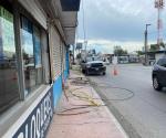 Un vehículo de quinta rueda provoco un severo daño en el sistema de cableado que suministra de energía eléctrica en a calle Praxedis Balboa