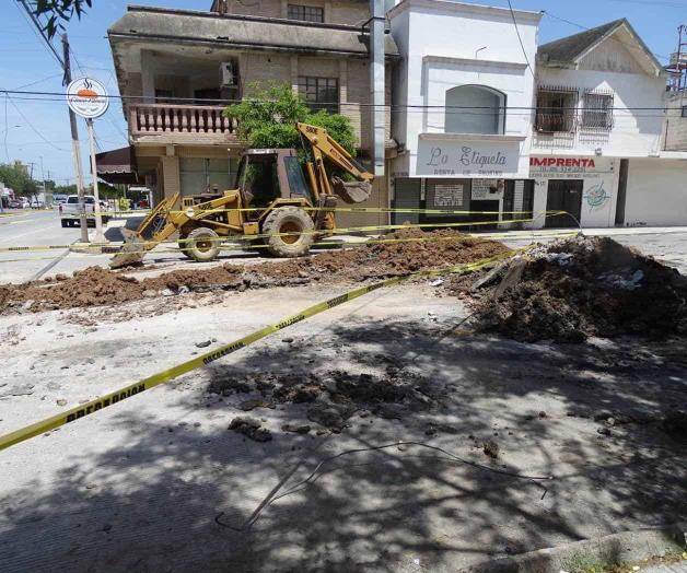 Inicia reparación de grave socavón Inicia reparación de grave socavón