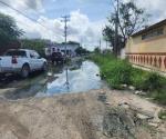 Desde hace aproximadamente cuatro años una Alcantarilla sigue expulsando aguas negras de manera constante.
