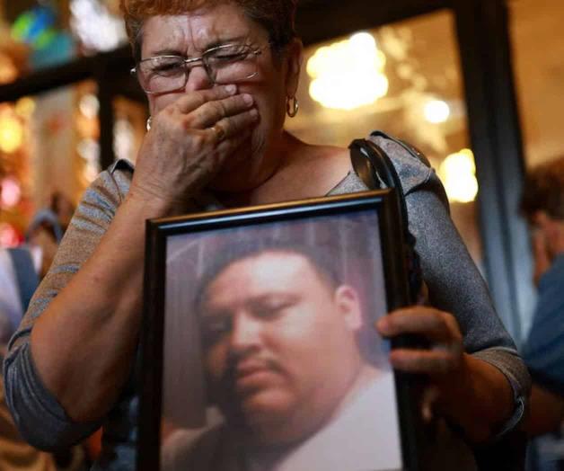 Rescatan 383 cuerpos pero no avanzan en proceso de identificación Rescatan 383 cuerpos pero no avanzan en proceso de identificación