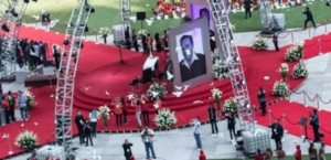 Controversia por teorías conspirativas sobre la muerte de Chespirito