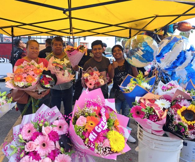 Mejoran ventas de flores y arreglos por graduaciones Mejoran ventas de flores y arreglos por graduaciones