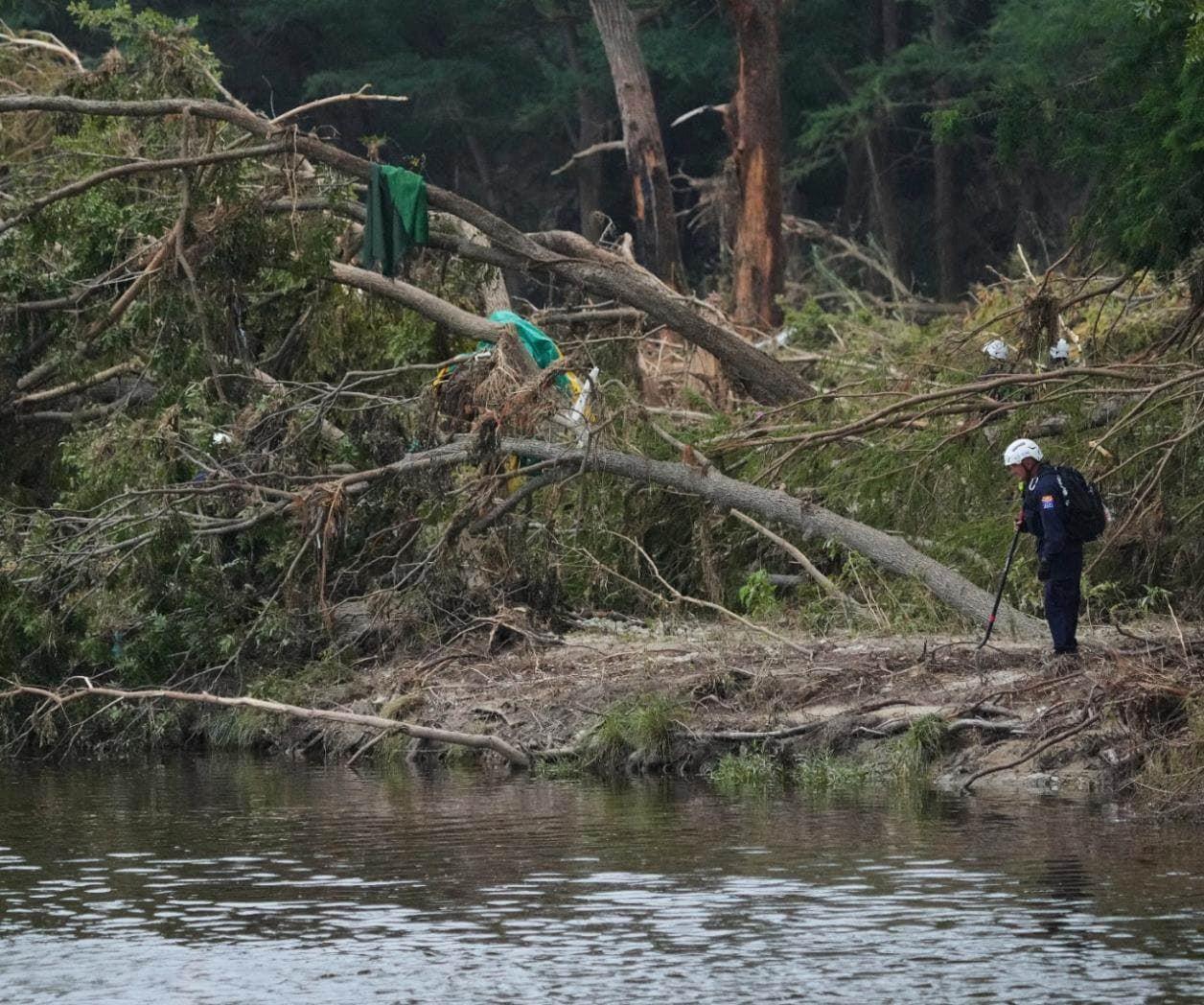 Suspenden búsqueda de víctimas de inundaciones en Texas ante advertencias de más lluvia