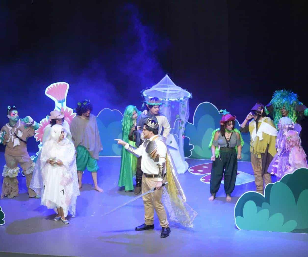 Despliegan estudiantes  su talento en obra teatral