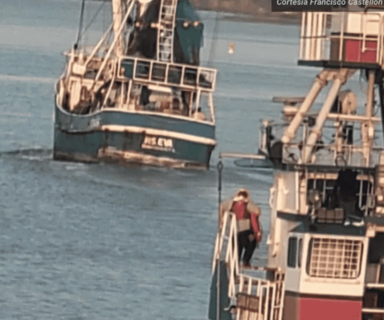Vuelca embarcación en el canal de Brownsville