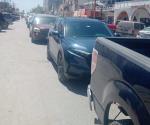 Cobran 20 dólares por brincar ´cola´ vehicular