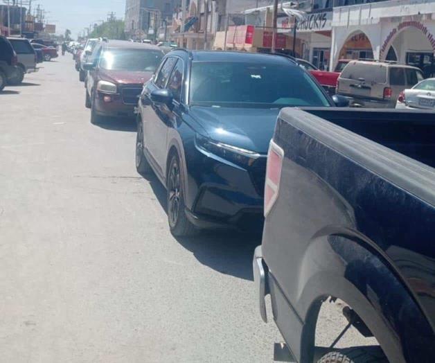 Cobran 20 dólares por brincar ´cola´ vehicular Cobran 20 dólares por brincar ´cola´ vehicular