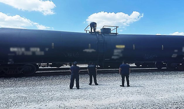 Aseguran más de 500 mil litros de hidrocarburos en Nuevo Laredo Además de armas y vehículo con blindaje artesanal en San Fernando Aseguran más de 500 mil litros de hidrocarburos en Nuevo Laredo Además de armas y vehículo con blindaje artesanal en San Fernando