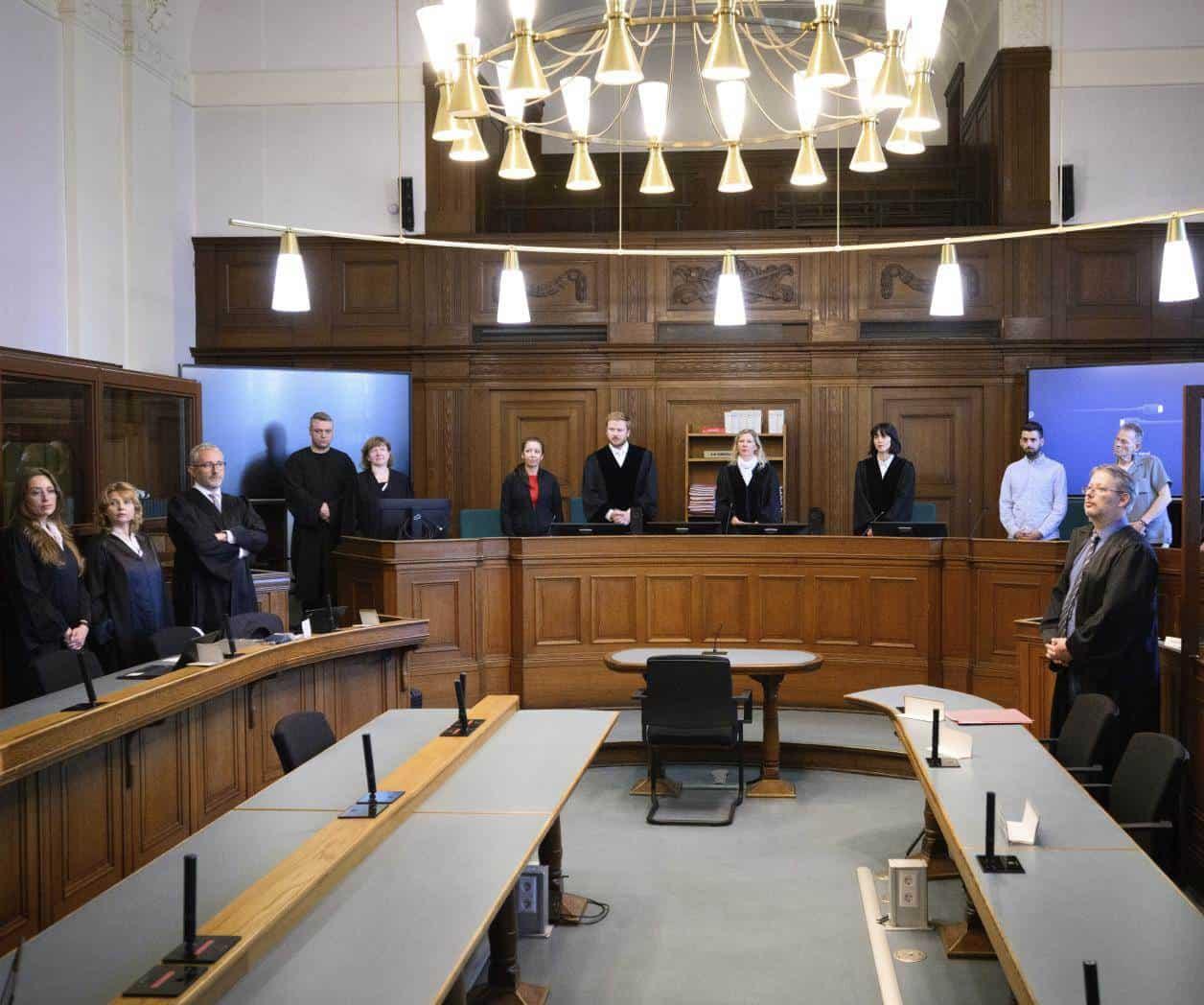 Médico de Berlín va a juicio, acusado de asesinar a 15 pacientes