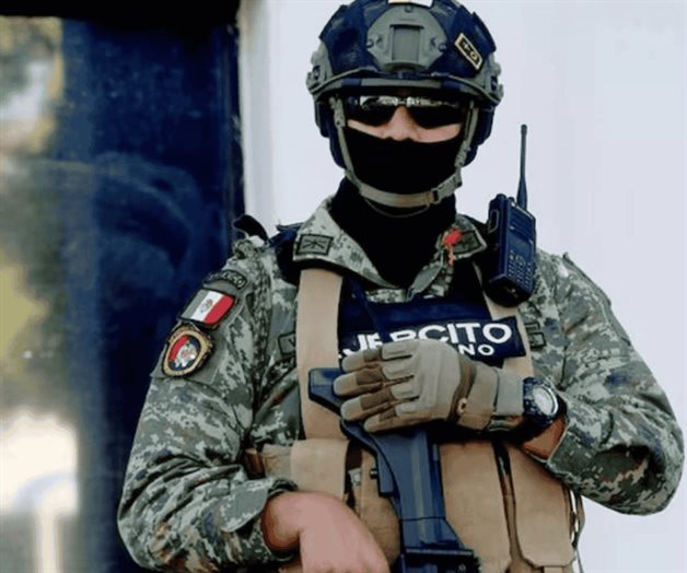 Ejército y Guardia Nacional rescatan a cuatro personas en Mier Ejército y Guardia Nacional rescatan a cuatro personas en Mier