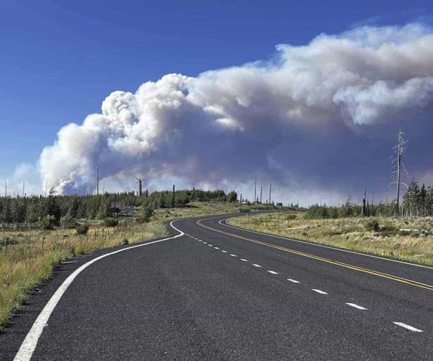 Incendio consume albergue histórico en el Gran Cañón Incendio consume albergue histórico en el Gran Cañón