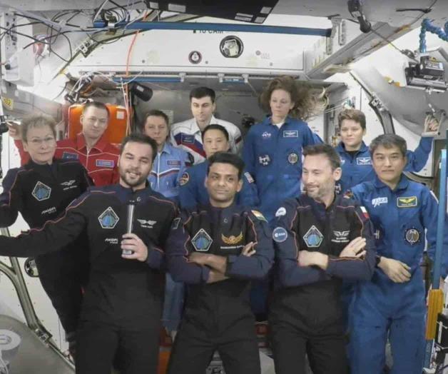 Regresan tras misión en estación espaciaL Regresan tras misión en estación espaciaL