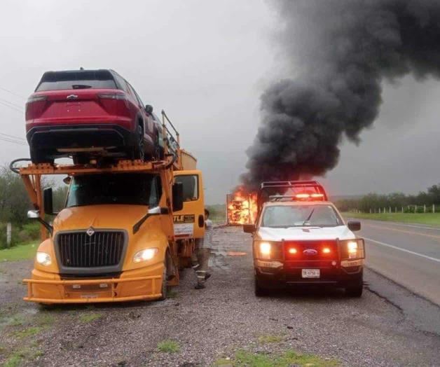Se incendia remolque de tráiler en carretera Llera–Tula Se incendia remolque de tráiler en carretera Llera–Tula