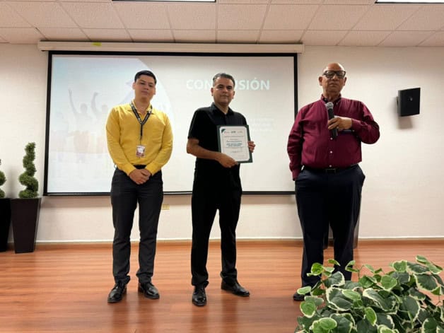 Preparan a alumnos de UTTN para afrontar mundo laboral Preparan a alumnos de UTTN para afrontar mundo laboral