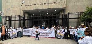 Toman ferrocarrileros accesos a Segob