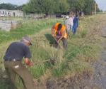 Limpian vecinos espacios públicos