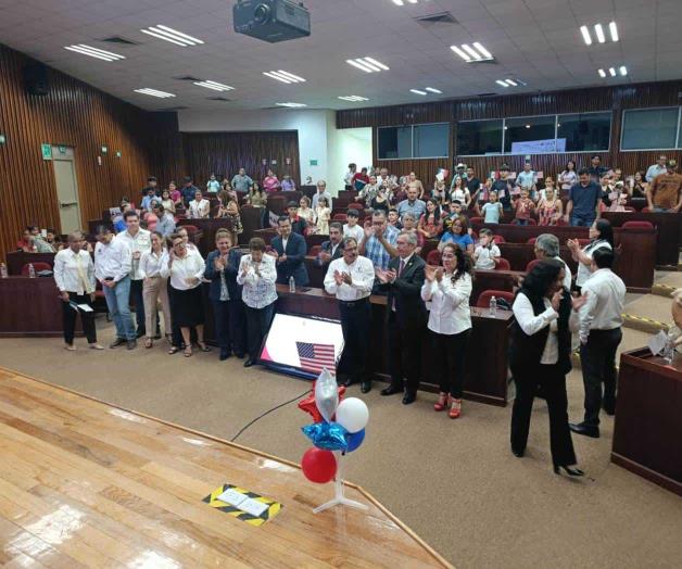 Entregan actas de doble nacionalidad