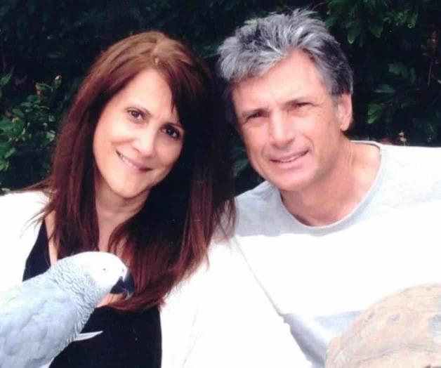 Asesinan a supervisora musical de American Idol en su casa Asesinan a supervisora musical de American Idol en su casa