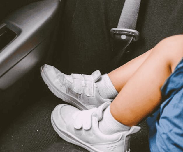 Exigen a adultos no dejar ni&ntilde;os encerrados en auto