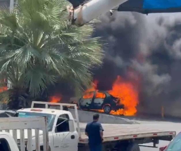 Arde parque industrial; se afectan tres vehículos Arde parque industrial; se afectan tres vehículos