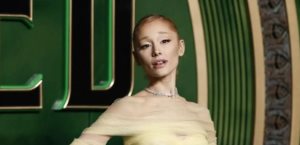 Ariana Grande niega retiro  y anuncia gira  para 2026