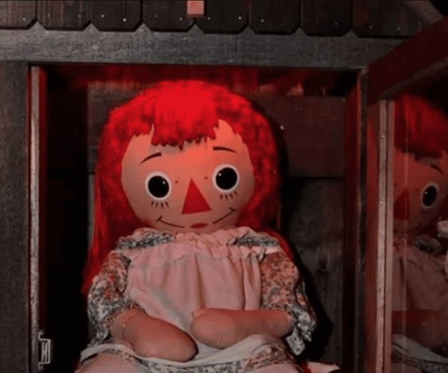 Muri&oacute; experto paranormal que viajaba con mu&ntilde;eca embrujada