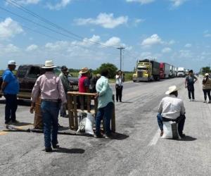 De nuevo, bloquean productores de sorgo carretera Victoria-Matamoros