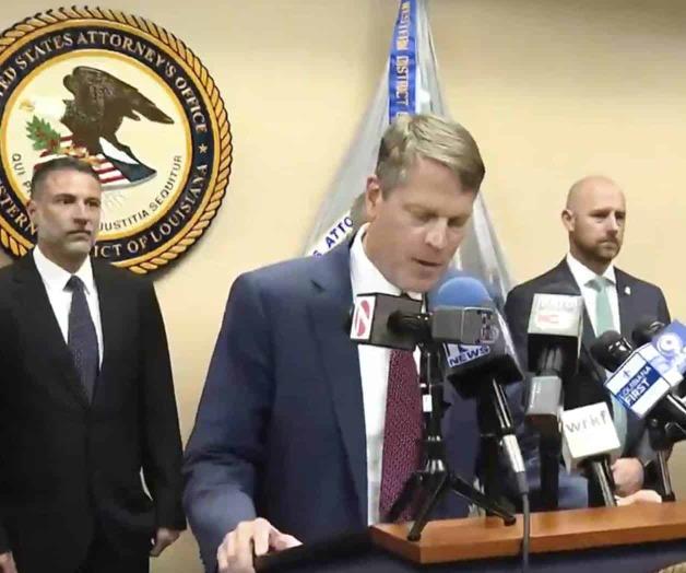 Acusa a tres jefes policiales por presunto fraude de visas