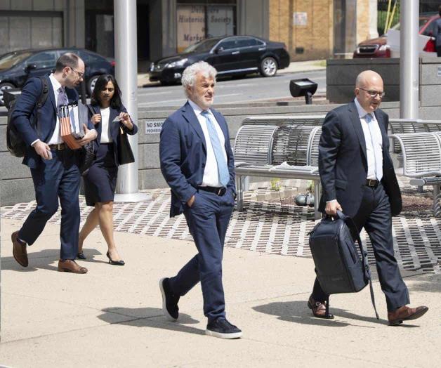 Inicia juicio contra Mark Zuckerberg